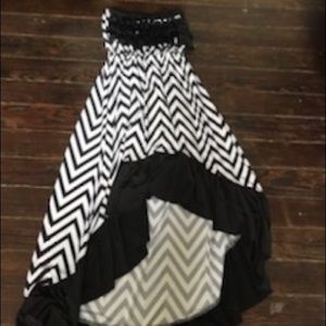 Ruffled strapless dress chevron